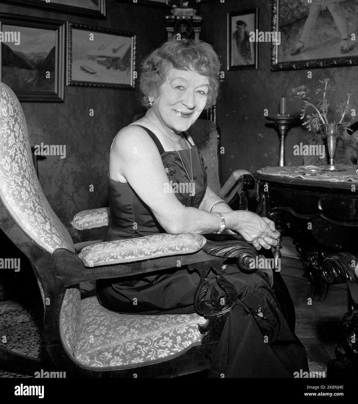 Oslo 19630806 Reine de renaissance, artiste et acteur Lalla Carlsen. Situation d'entrevue à la maison. Photo: Hordnes / NTB / NTB Banque D'Images