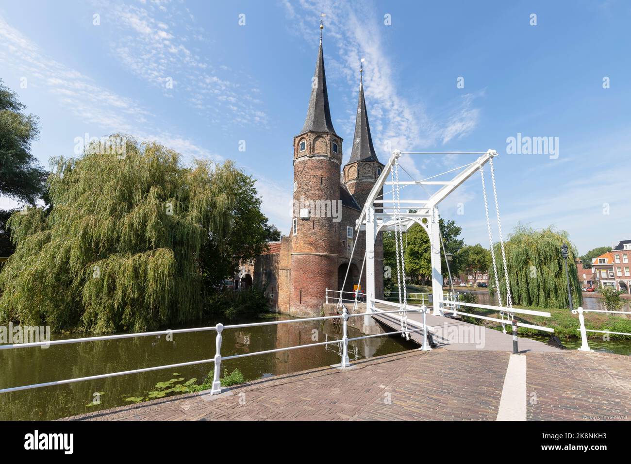 Porte de la ville de Oostpoort (porte de l'est) dans la vieille ville hollandaise historique de Delft. Banque D'Images