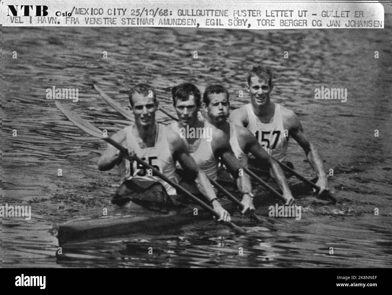 Mexique 19681025. Jeux olympiques au Mexique 1968. Les pagayeurs de kayak qui ont pris l'or à 1000 mètres (K4 1000 m) expire après la course d'or. De V: Steinar Amundsen, Egile Søby, Tore Berger et Jan Johansen. Photo: NTB Banque D'Images