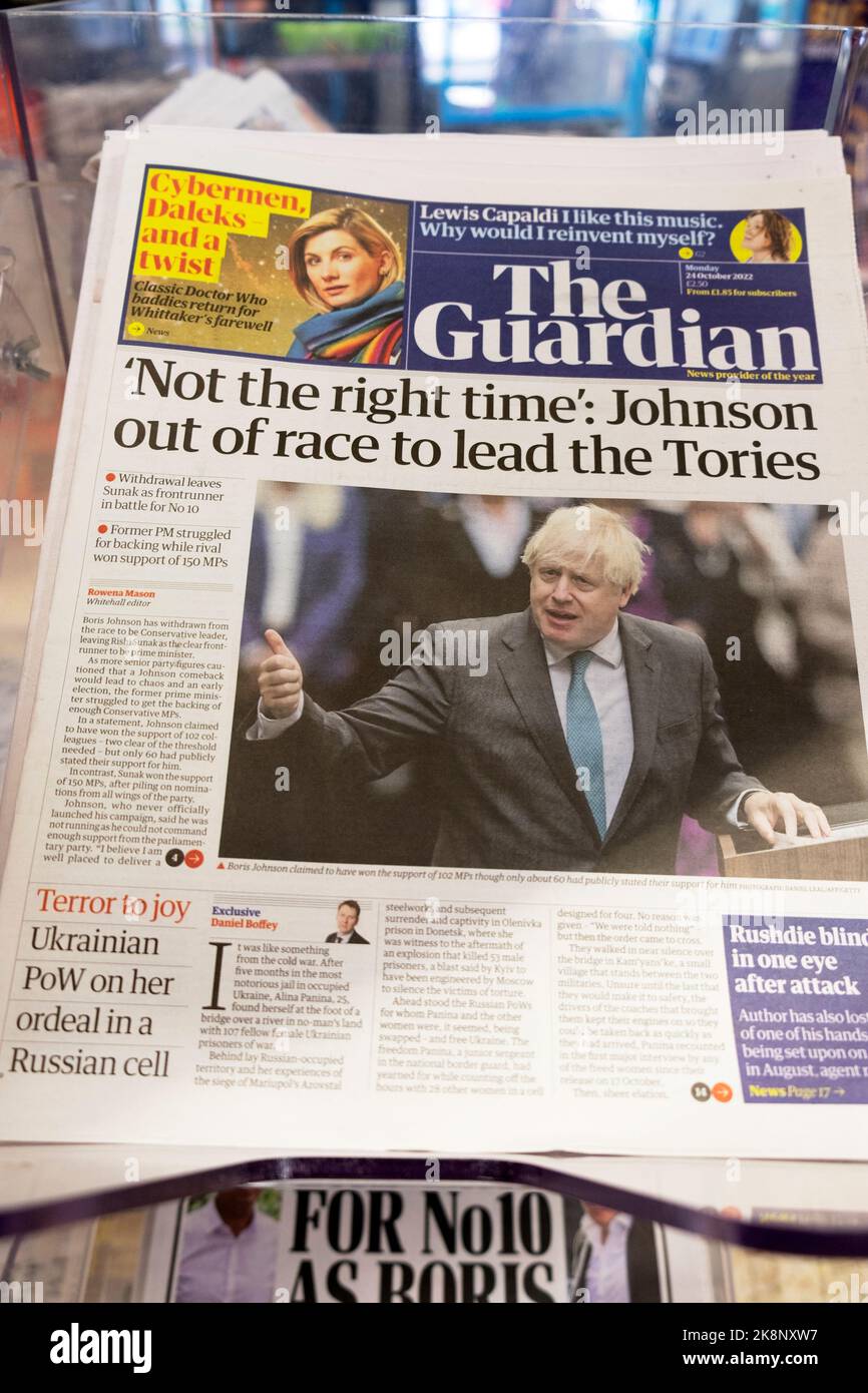 "Pas le bon moment": Johnson hors de course à la tête des Tories The Guardian journal titre première page Gouvernement conservateur chaos 24 octobre 2022 Londres Royaume-Uni Banque D'Images