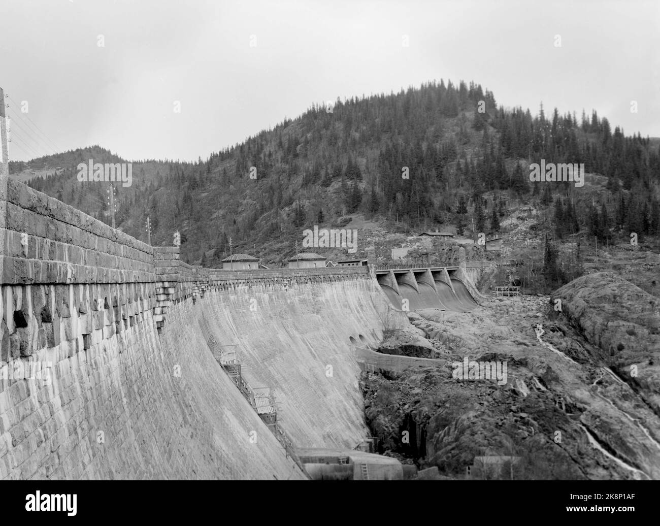 Nore, Numedal 1946. Le développement de l'énergie, la centrale de Nore II est terminé. La photo a été prise la veille du remplissage du barrage de Rødberg, a ajouté le magazine réglementaire de Nore II. Le barrage du nouveau barrage de Rødberg mesure 26 m de haut. Photo : Th. Skotaam, courant / NTB Banque D'Images