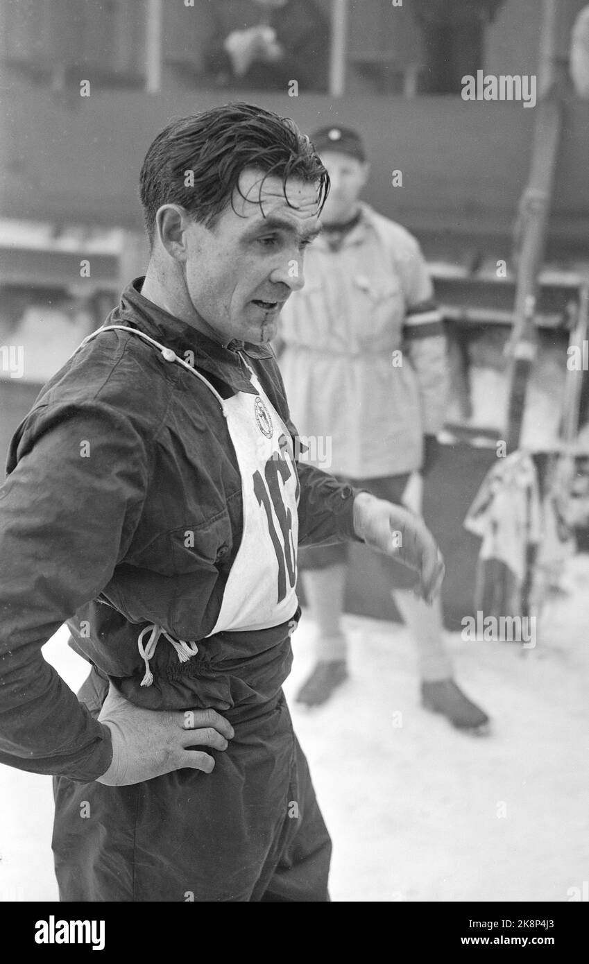 Holmenkollen, Oslo 19530226. Coureur combiné Simot Slåttvik à moins de 18 km à Holmenkollen. Photo: Archives NTB / NTB Banque D'Images