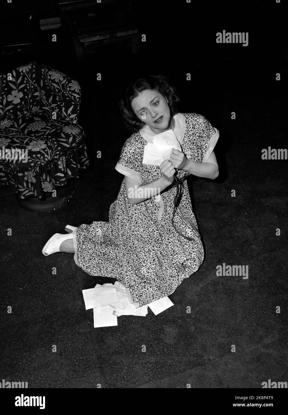 Oslo Mai 1949 l'actrice Aase Bye a un énorme succès en tant que blanche dans la pièce "Un tram pour le désir" sur le théâtre national. Voici au revoir dans une scène dramatique, avec des poèmes que son mari décédé lui a écrit. Photo: Sverre A. Børretzen / actuel / NTB Banque D'Images