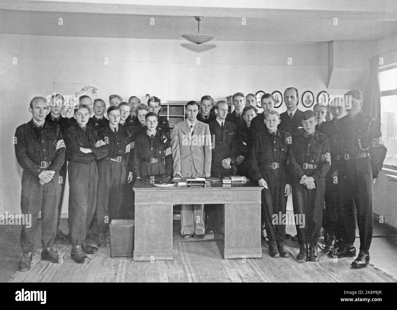 Oslo 19420825. Des jeunes de la FNSU visitent la NTB, le 25 août 1942. (lok phys. MP 275 NTB) PHOTO: NTB Banque D'Images