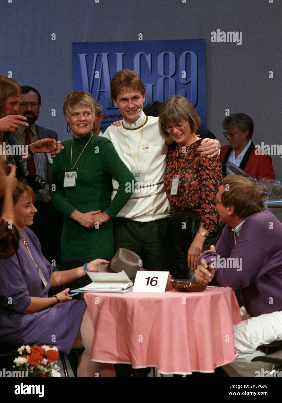 Oslo 19890911. Élections de Storting 1989. De la veille électorale au parti de gauche socialiste. SV a fait un très bon choix. Debout : Kristin Halvorsen, Erik Solheim et Tora Aasland Houg. Photo de la NTB / NTB. Banque D'Images