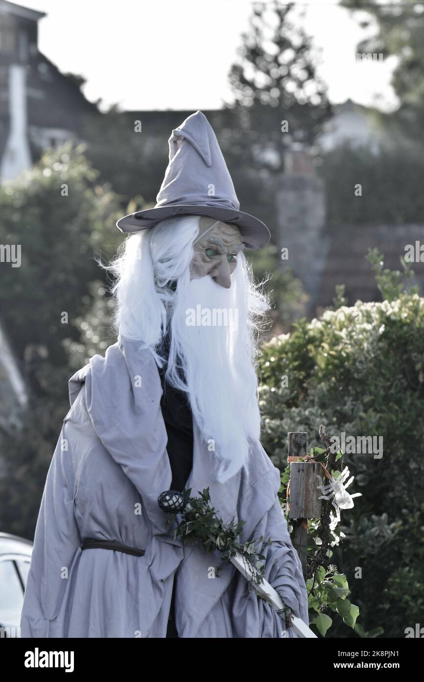 Bristol, Royaume-Uni. 24th octobre 2022. Halloween, Samhain, Gandalf le wizzard jette un sort d'un jardin au Royaume-Uni. Crédit photo : Robert Timoney/Alay Live News Banque D'Images