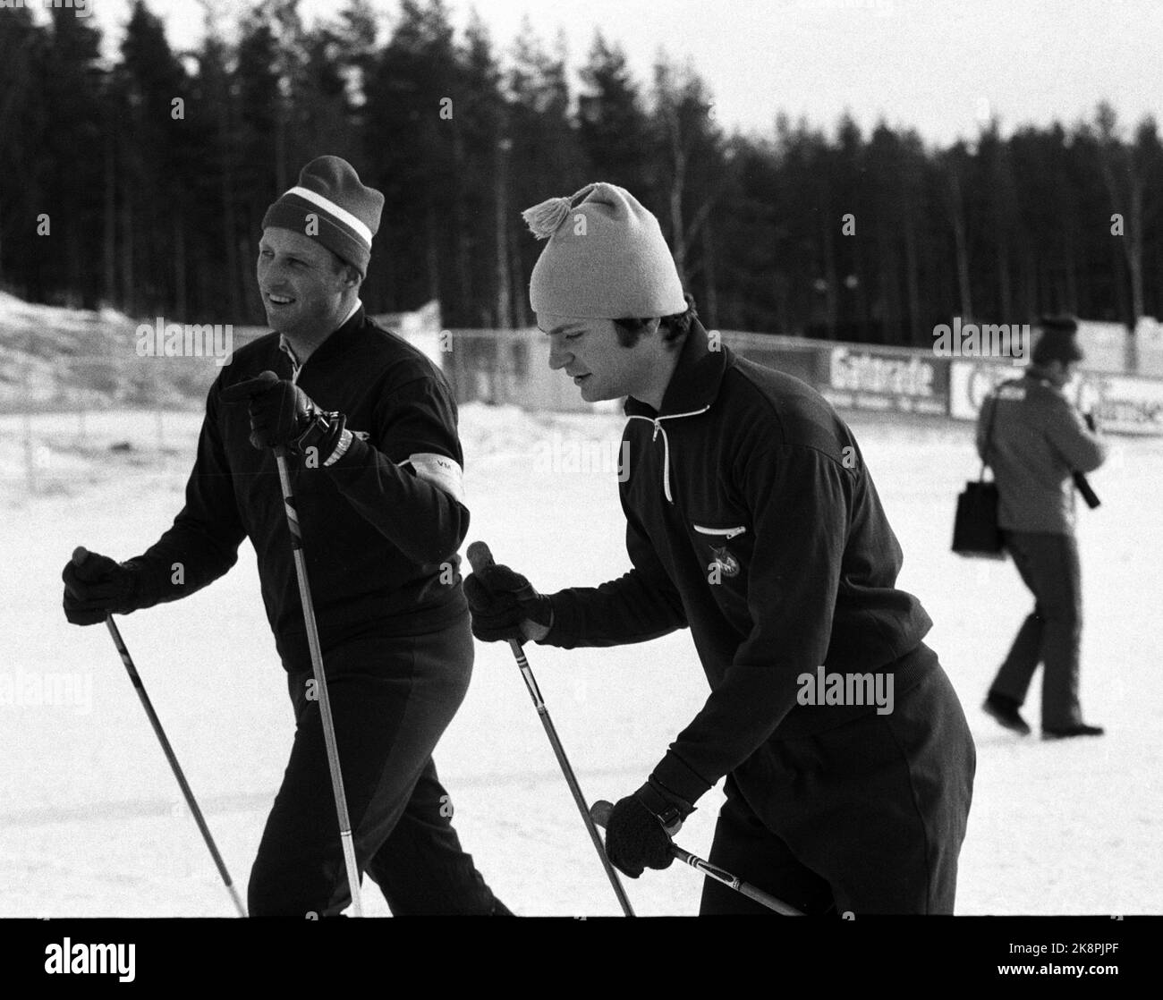 Falun, Suède février 1974. Prince héritier Harald pendant la coupe du monde à Falun. Le prince héritier Harald et le roi Carl Gustaf skier dans l'arène de ski de fond. Photo archive NTB / ntb Banque D'Images