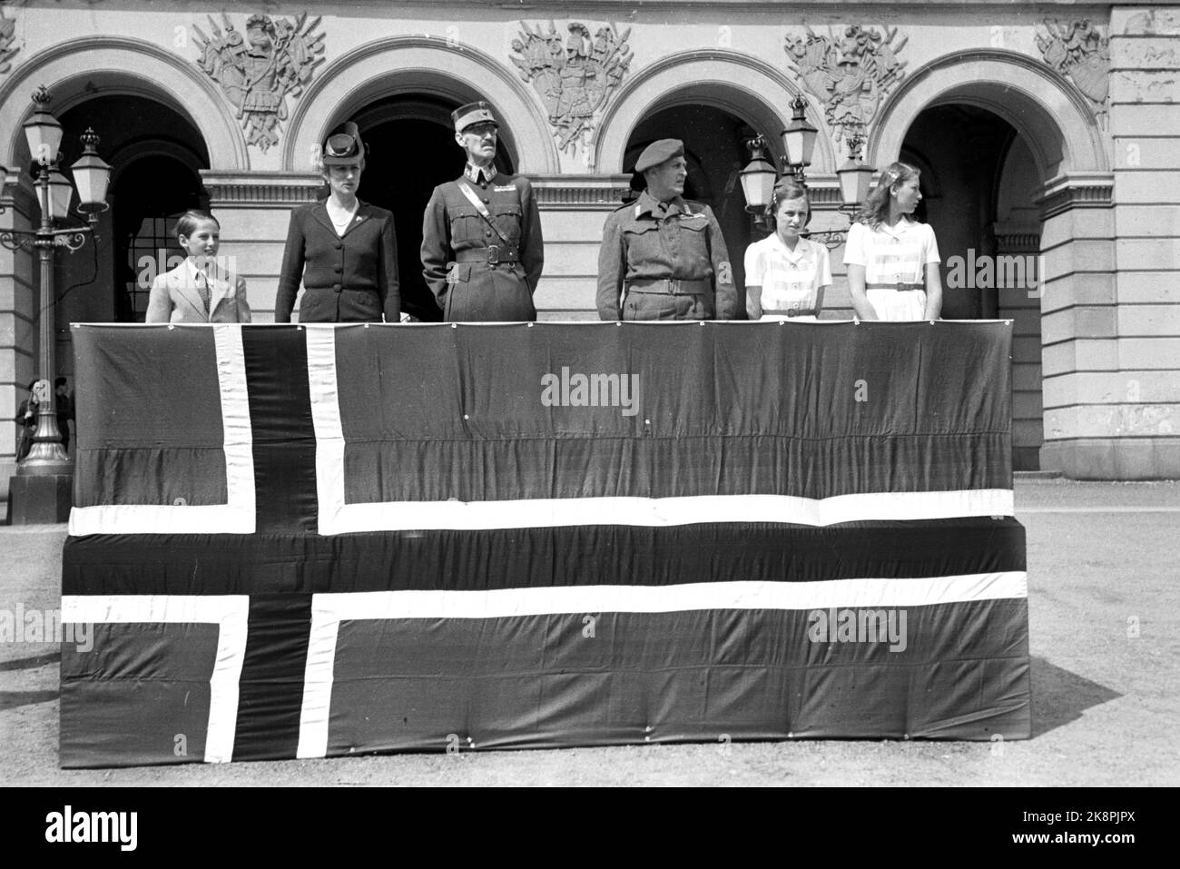 Le château, Oslo 28 juin 1945. L'équipe spéciale s'adonnait au roi Haakon VII et au reste de la famille royale. *** Photo pas d'image traitée **** Banque D'Images