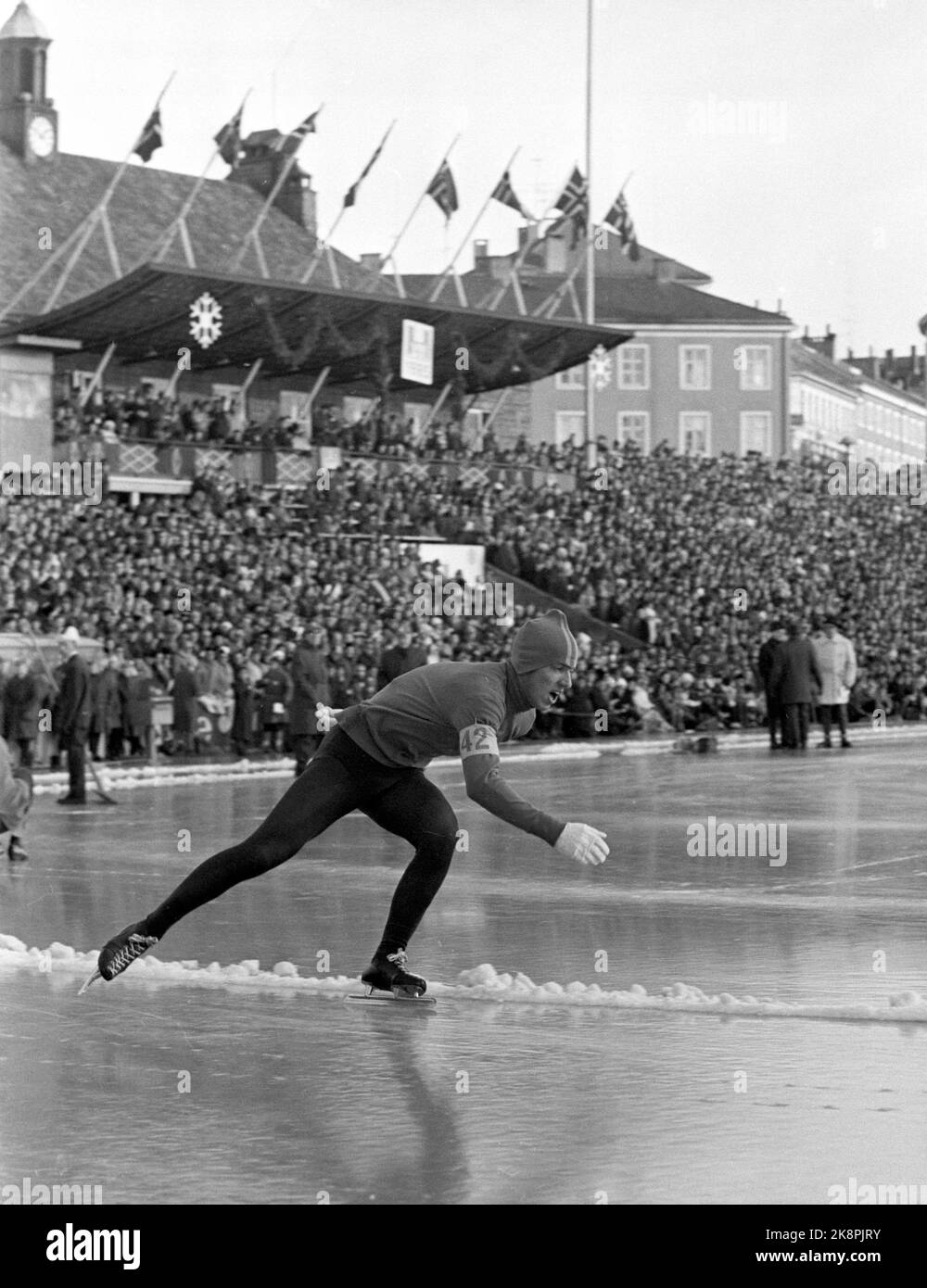 Championnats du monde d'Oslo 19650214 au stade Bislett d'Oslo, pour stands surpeuplés. Ici, Johnny Nilsson de Suède en action. Il a gagné 5000 et 10 000 mètres. Photo ; NTB / NTB Banque D'Images