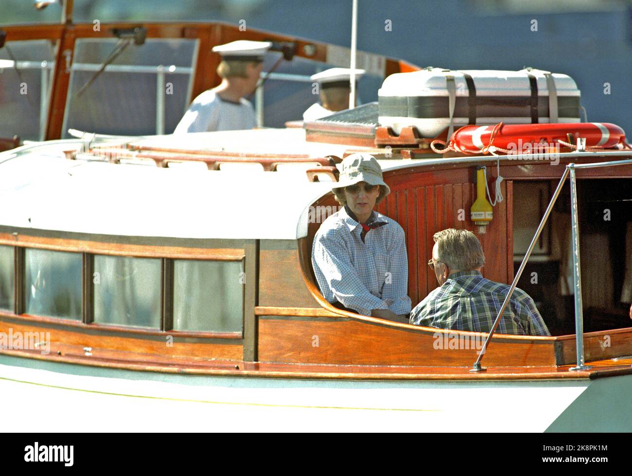 Oslo 19960607: La reine Sonja suit le Færderseilasen du châle 'Star'. Photo: Aleksander Nordahl NTB / NTB Banque D'Images