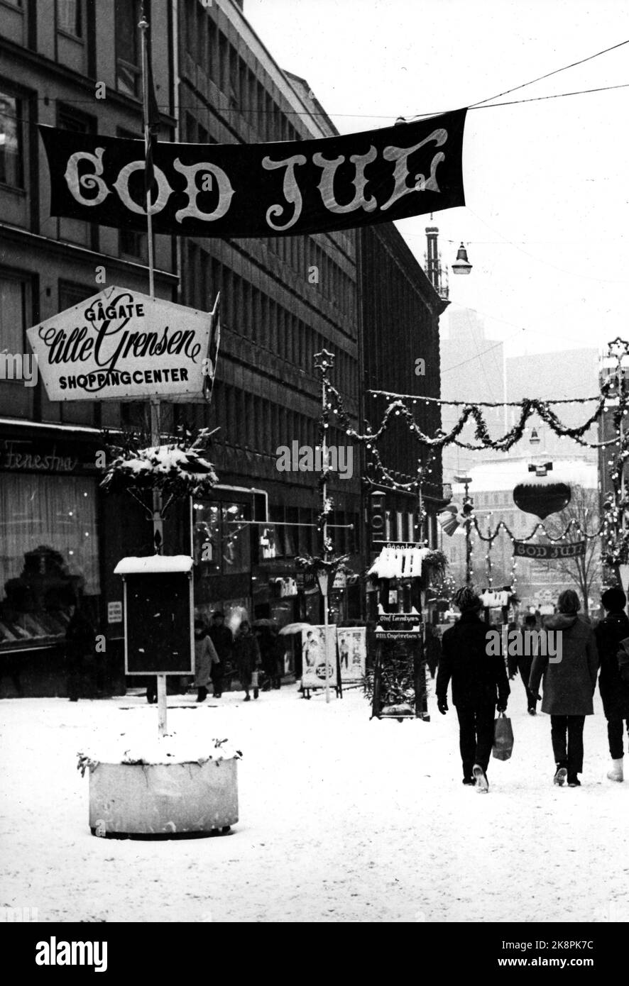 Oslo: Shopping de Noël dans la petite frontière décembre 1967. Rues de Noël / décorations de Noël. Photo: NTB / NTB Banque D'Images