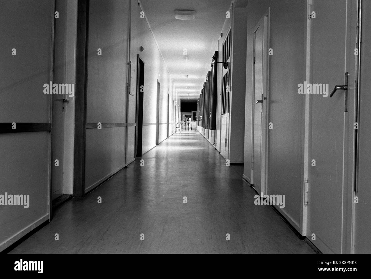 Vesterålen 1963 Vensmoen tuberculosis sanatorium, qui sera fermé en peu de temps, car il y aura de moins en moins de tuberculeux en Norvège. Couloir de l'hôpital Tom. Photo: Børretzen / courant / NTB Banque D'Images