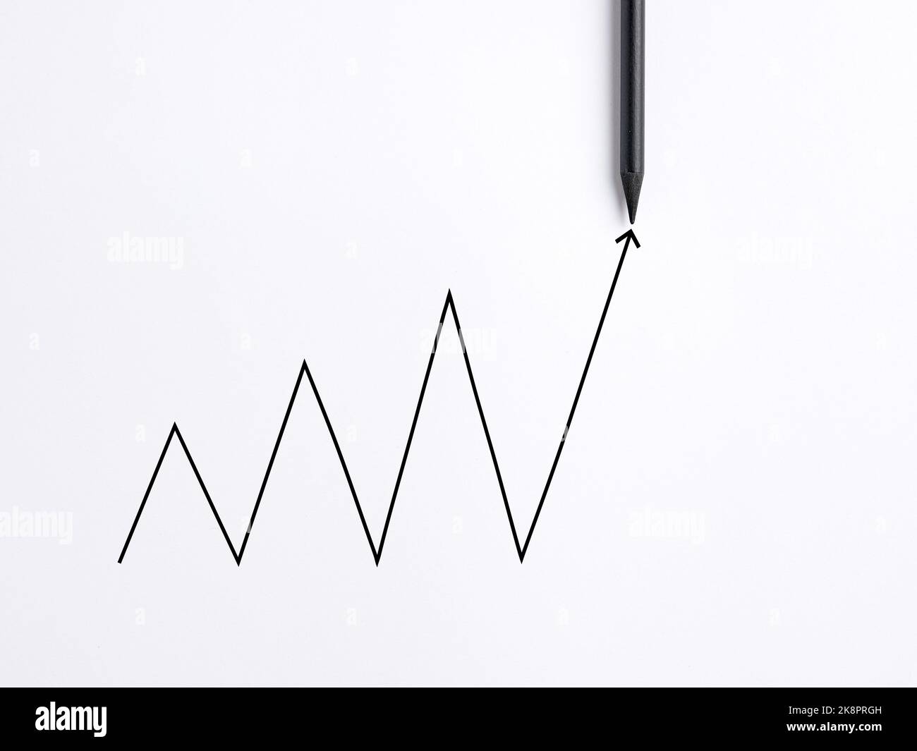 Développement de carrière ou de performance, rentabilité, amélioration des affaires et croissance économique ou financière. Crayon permet de tracer un graphique ascendant. Banque D'Images