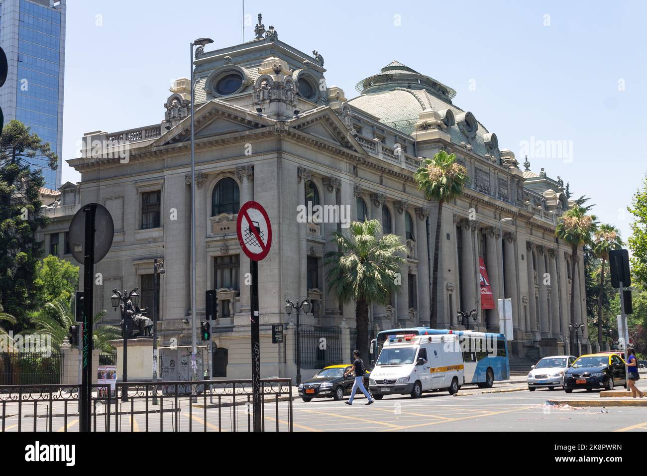 L'extérieur du bâtiment de la Bibliothèque nationale du Chili. Banque D'Images