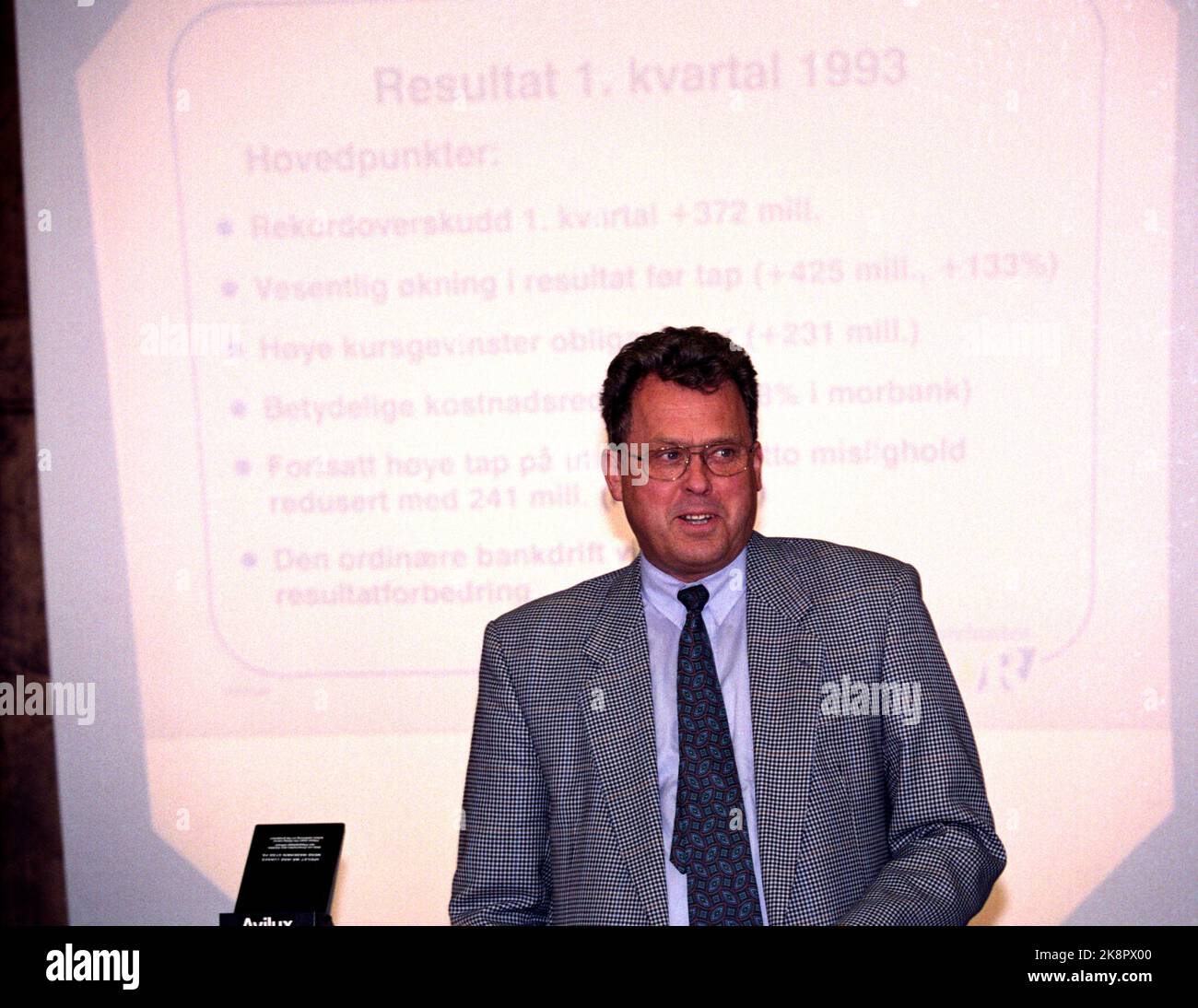 Oslo, mai 1993. Kjell Kran, PDG de Sparebanken NOR. Rétroprojecteur. Photo; Erik Johansen / NTB Banque D'Images