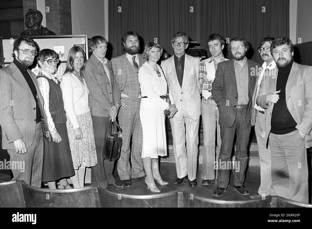 Oslo 19800505. Les prix du ministère de l'Eglise et de l'éducation pour les livres et bandes dessinées pour enfants et jeunes ont été distribués aujourd'hui à Oslo. Les lauréats de V : Klaus Hagerup, Bjørg Askelund, Wenche Øyen, Einar Økland, Hans Norman Dahl, Unni Lise Jonsmoen, Ivar Eskeland, Tormod Haugen, Rune Andersson, Jon Bing et Tor Åge Bringsværd. Photo: Bjørn Sigurdsøn/Knut Olds Banque D'Images