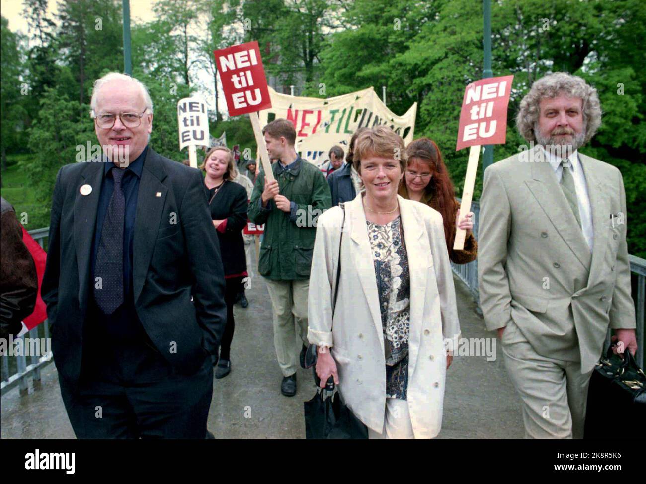 Trondheim, 19940611. Non à l'UE a marqué le début d'une campagne pour aller en train dans le centre de Trondheim. Par ex. Kristen Nygaard, Anne Enger Lahnstein et Edvard Hoem. Photo Gorm Kallestad / NTB / NTB Banque D'Images