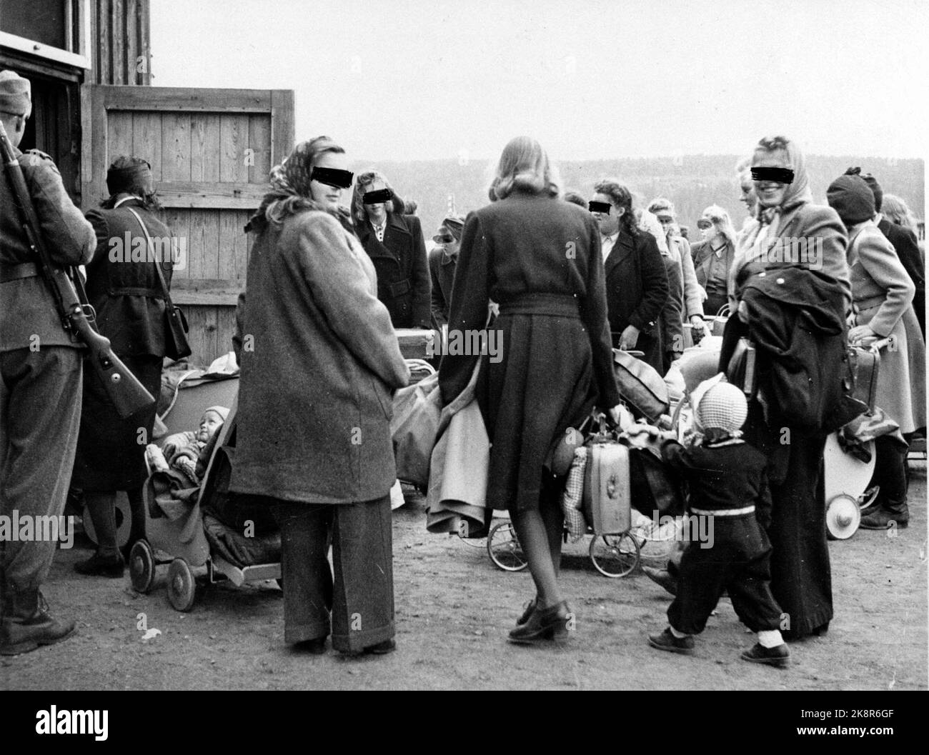 1946. Les filles norvégiennes et allemandes se rendent en Allemagne avec leurs enfants. Les femmes qui avaient été une petite amie avec / ont eu des enfants avec des soldats allemands pendant la guerre ont été appelées allemand et Landswind. Photo: NTB Banque D'Images