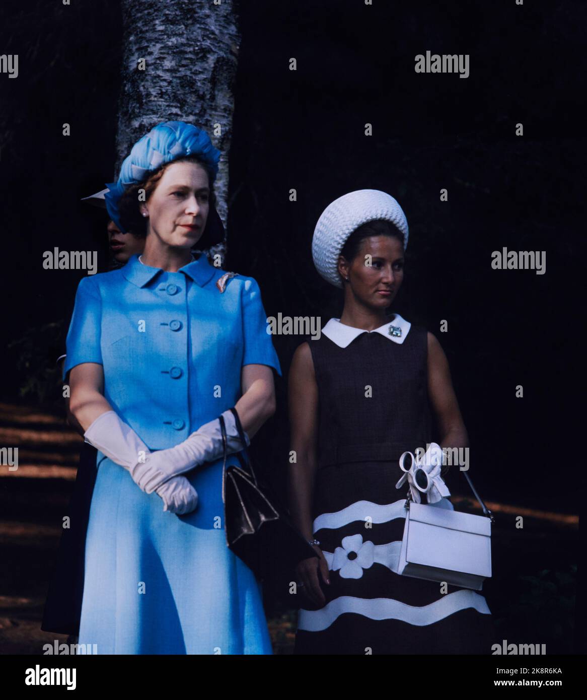 Åndalsnes 19690810 Reine Elizabeth II d'Angleterre en visite en Norvège avec la famille. Ici avec la princesse Crown Sonja. Photo; NTB Banque D'Images