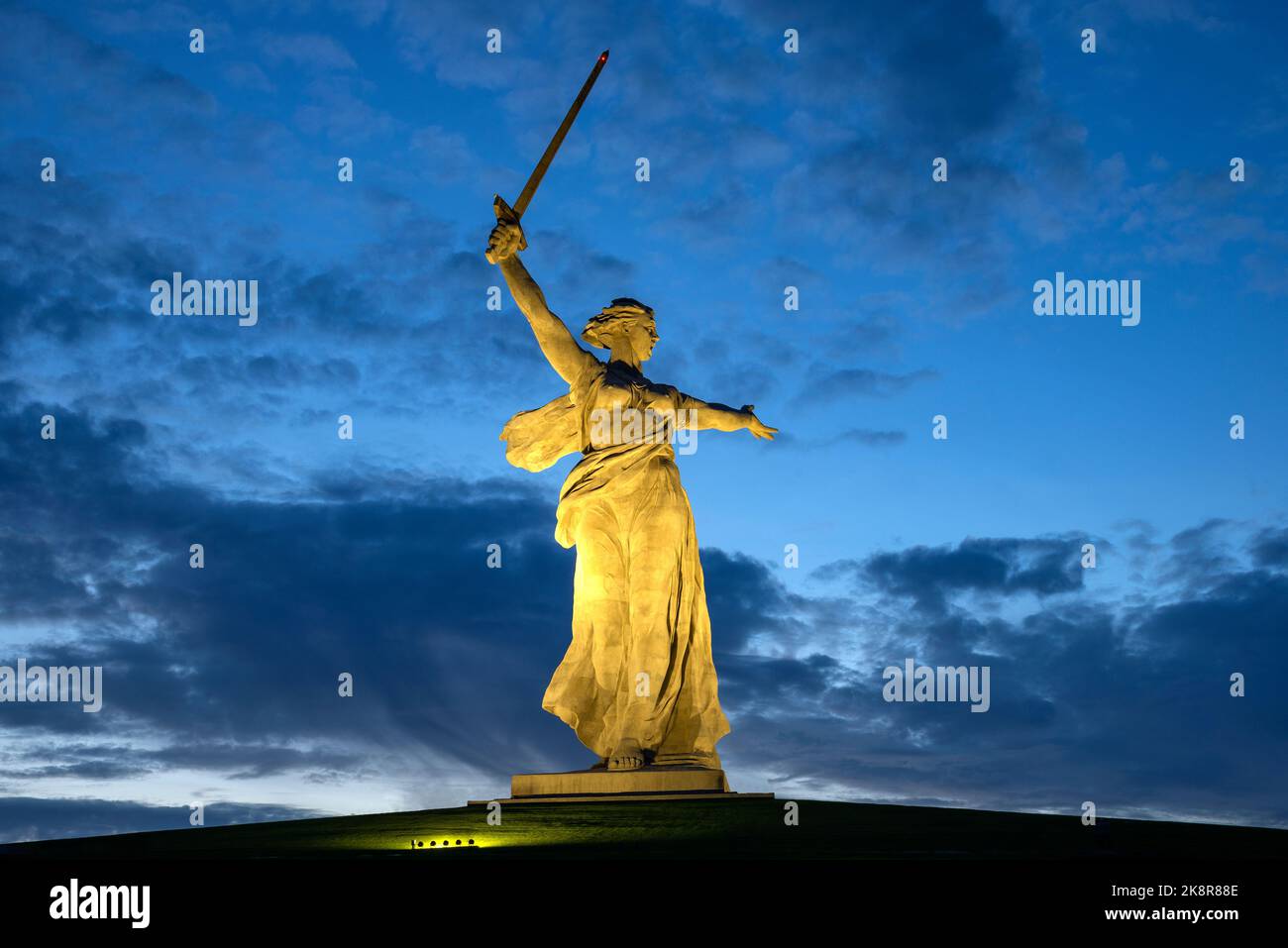 VOLGOGRAD, RUSSIE — le 19 SEPTEMBRE 2021: Sculpture « la mère patrie appelle! ». Mamayev Kurgan, Volgograd Banque D'Images VOLGOGRAD, RUSSIE — le 19 SEPTEMBRE 2021: Sculpture « la mère patrie appelle! ». Mamayev Kurgan, Volgograd Banque D'Images