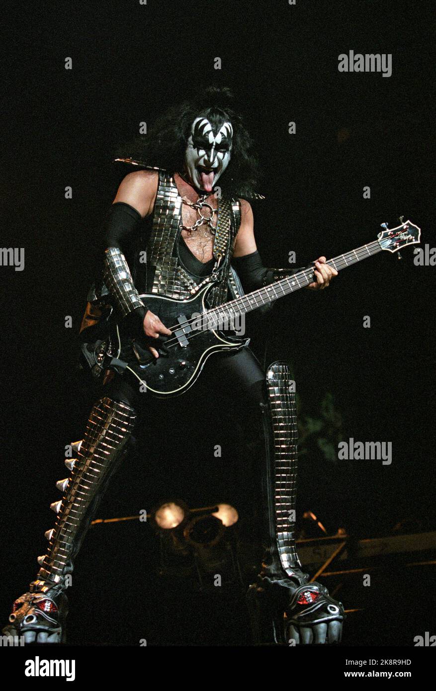 Oslo 19970619. Figure de front Gene Simmons dans le groupe de hard rock Kiss sur scène pendant le concert à Oslo Spectrum. Photo Jon EEG / NTB / NTB Banque D'Images