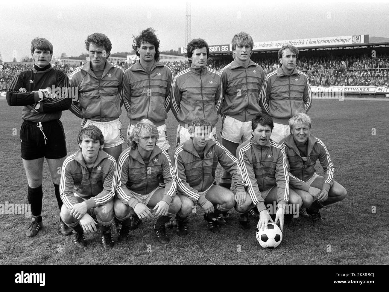 23 octobre 1983 d'Oslo. La finale de la coupe, Moss - Vålerenga 2 - 0. Les joueurs du club de football de Vålerenga se sont mis en place pour la photo de l'équipe. Photo: Bjørn Sigurdsøn / NTB / NTB Banque D'Images