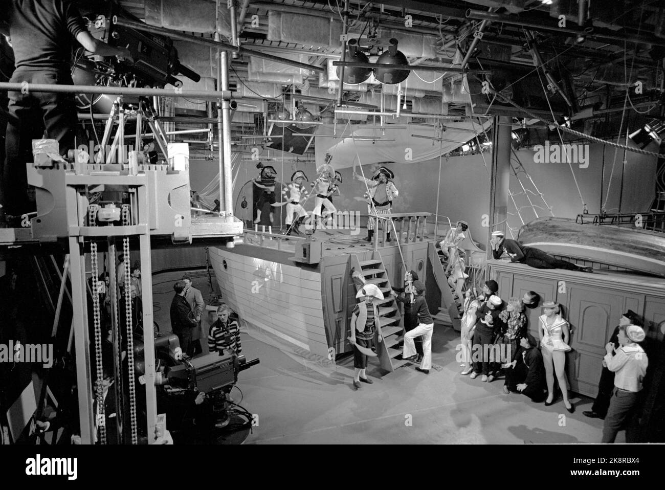 Oslo 1963 NRK Television enregistre une série de programmes intitulée « Prospectus Card » pour le Norvisjon. Ici d'un enregistré en studio, avec un bateau pirate. Caméra TV jusqu'à V. dans l'image. Photo: NTB / NTB Banque D'Images
