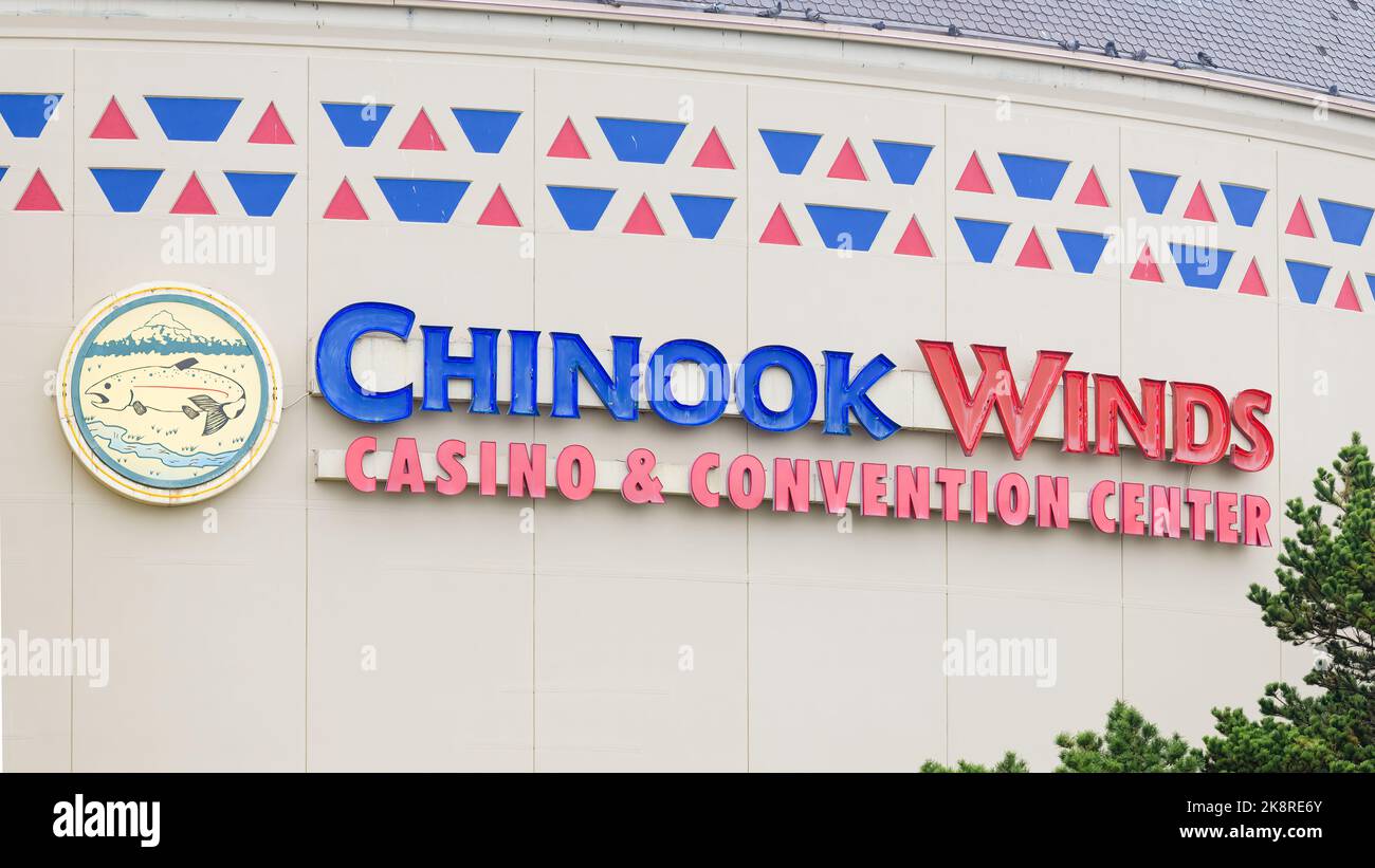 Lincoln City, OREGON, États-Unis - 15 septembre 2022 ; panneau sur le casino et centre des congrès de Chinook Winds à Lincoln City, Oregon, avec logo et motif Banque D'Images
