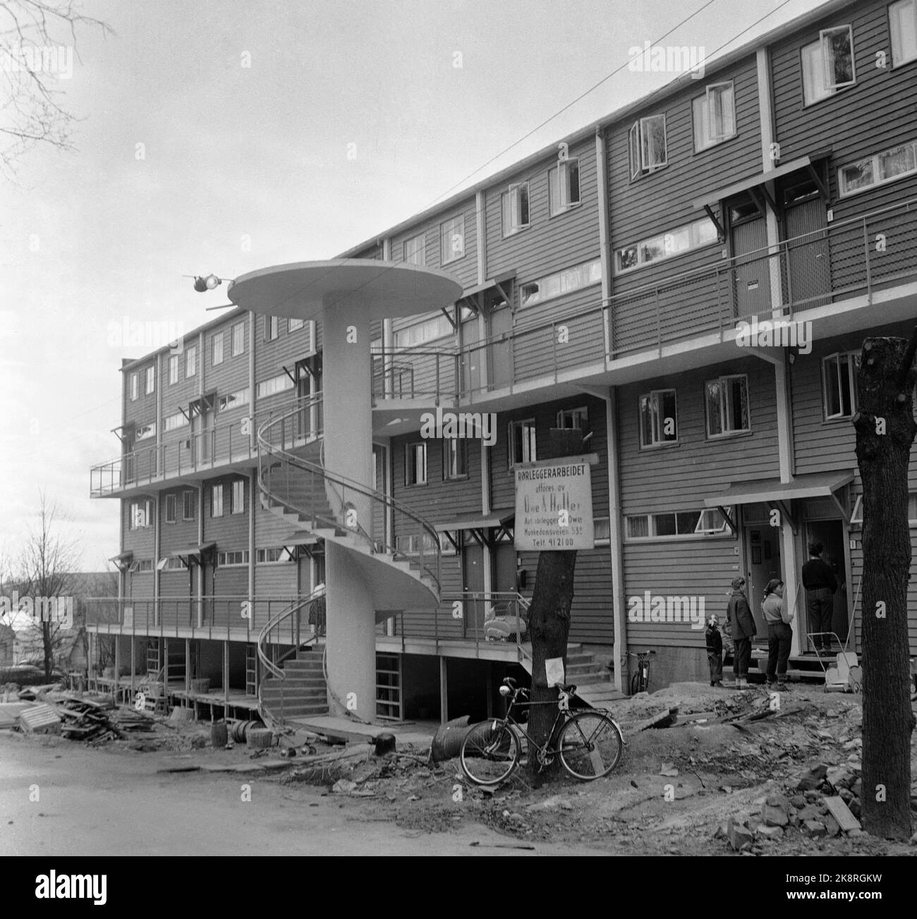 Oslo 19530328 la construction de logements de Selvaag à Maritim. Maison de ville / deux étages en bois. Escalier en colimaçon. Photo: NTB / NTB Banque D'Images