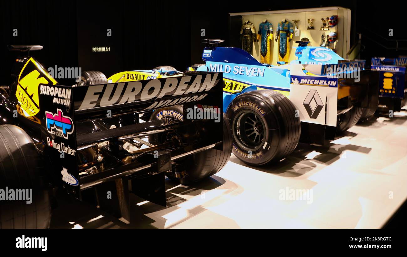 Vue arrière des VOITURES FI depuis les débuts de la carrière de Fernando Alonso pilote de Formule 1 champion du monde Musée et circuit Oviedo Asturais Espagne Banque D'Images