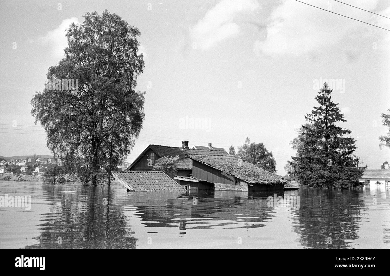 Lillestrøm 19670603 inondation mettre de grandes parties de Lillestrøm sous l'eau. Plus de 15 000 personnes ont été blessées après l'inondation. Voici une ferme idyllique qui est maintenant pratiquement sous l'eau. Photo: Sverre A. Børretzen / actuel / NTB Banque D'Images