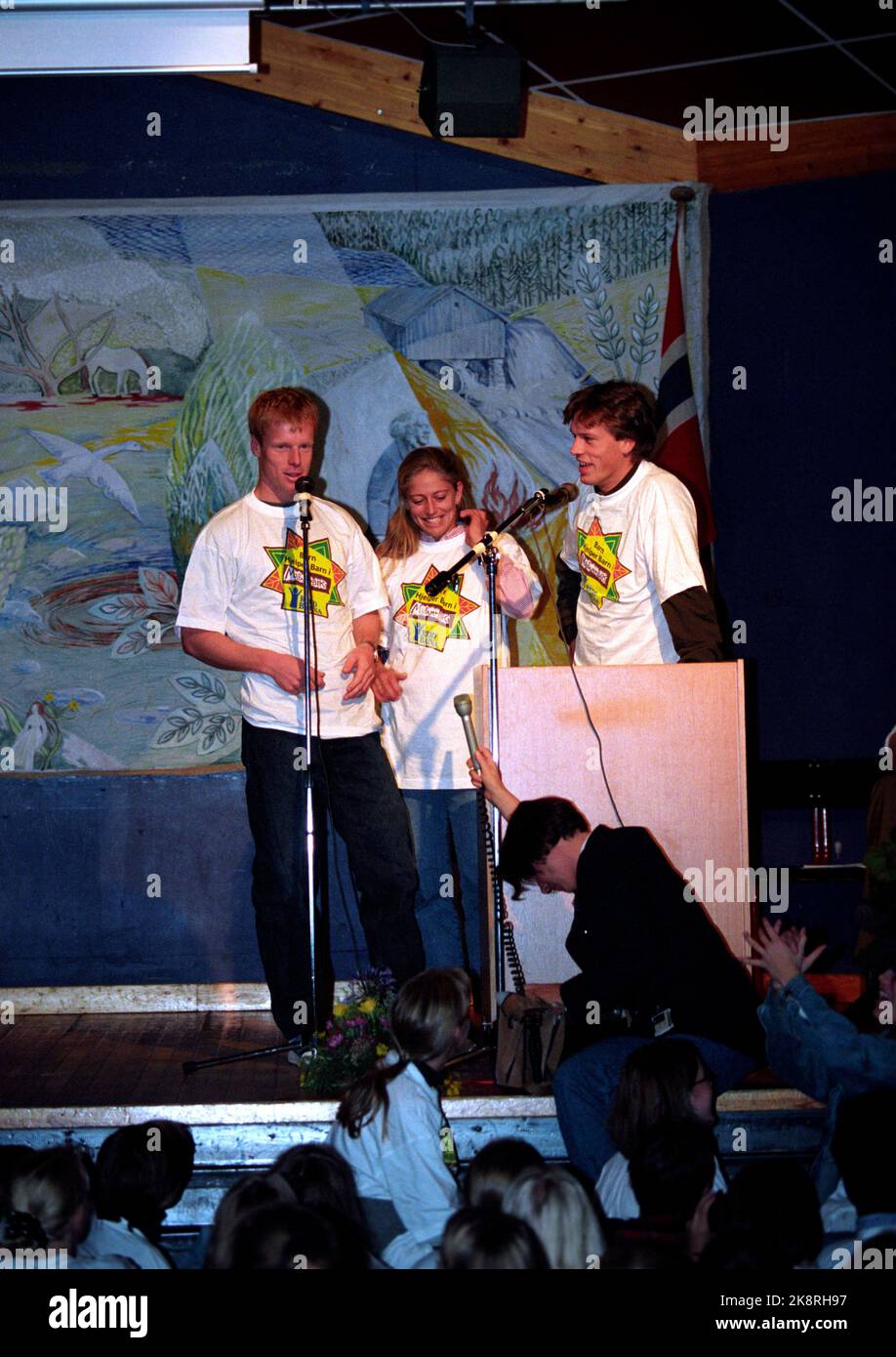 19 septembre 1994 d'Oslo. Johann Olav Koss ouvre les enfants aide les enfants à agir avec Stine Lise Hattestad et Bjørn Dæhlie. Photo; Tor Richardsen / NTB Banque D'Images