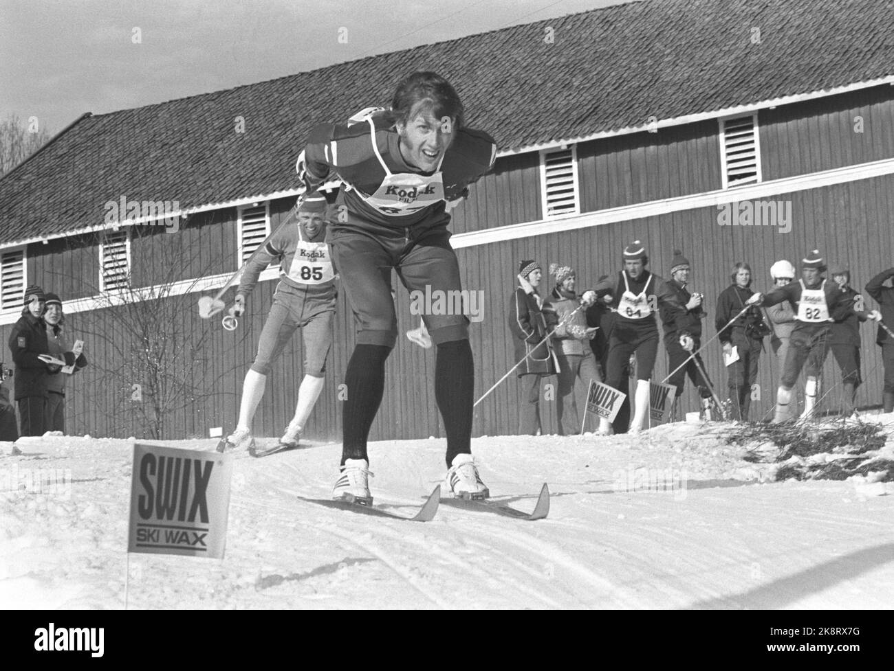 Heddal 9 février 1975. Championnat norvégien, ski de fond. Le champion norvégien de cette année a pris l'initiative devant quatre coureurs forts qui ont tous commencé avant lui. Oddvar Brå, Leik, en tête devant Odd Martinsen (85), troisième place, Johs Harviken (84), cinquième place et Magne Myrmo (82) 13th place. Les quatre ont tenu à la fin. Photo: NTB / NTB Banque D'Images