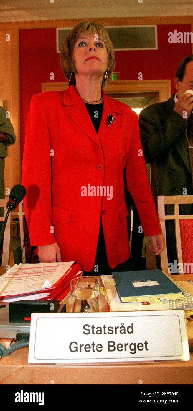 Oslo.19960917. Le Premier ministre Grete Berget a photographié, lundi matin, lors de l'audience du Comité du contrôle et de la constitution du Storting, sur le soutien aux organisations d'enfants et de jeunes. Photo : Jon EEG/NTB Banque D'Images