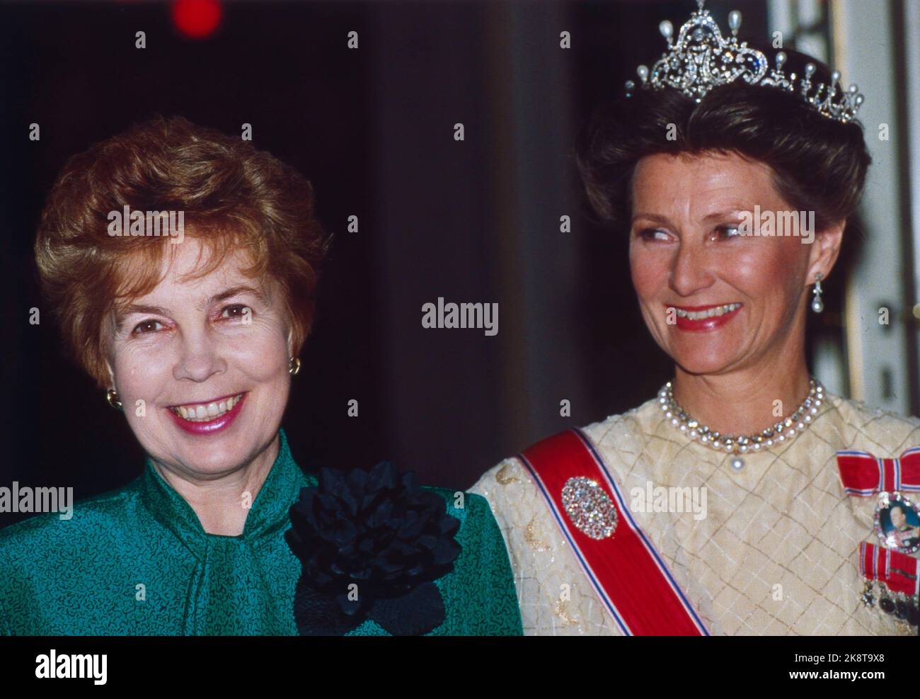Oslo 19910605. Dîner de gala au château. Raisa Gorbatchev et la reine Sonja. Photo: Bjørn Sigurdsøn / NTBSCANPIX Banque D'Images
