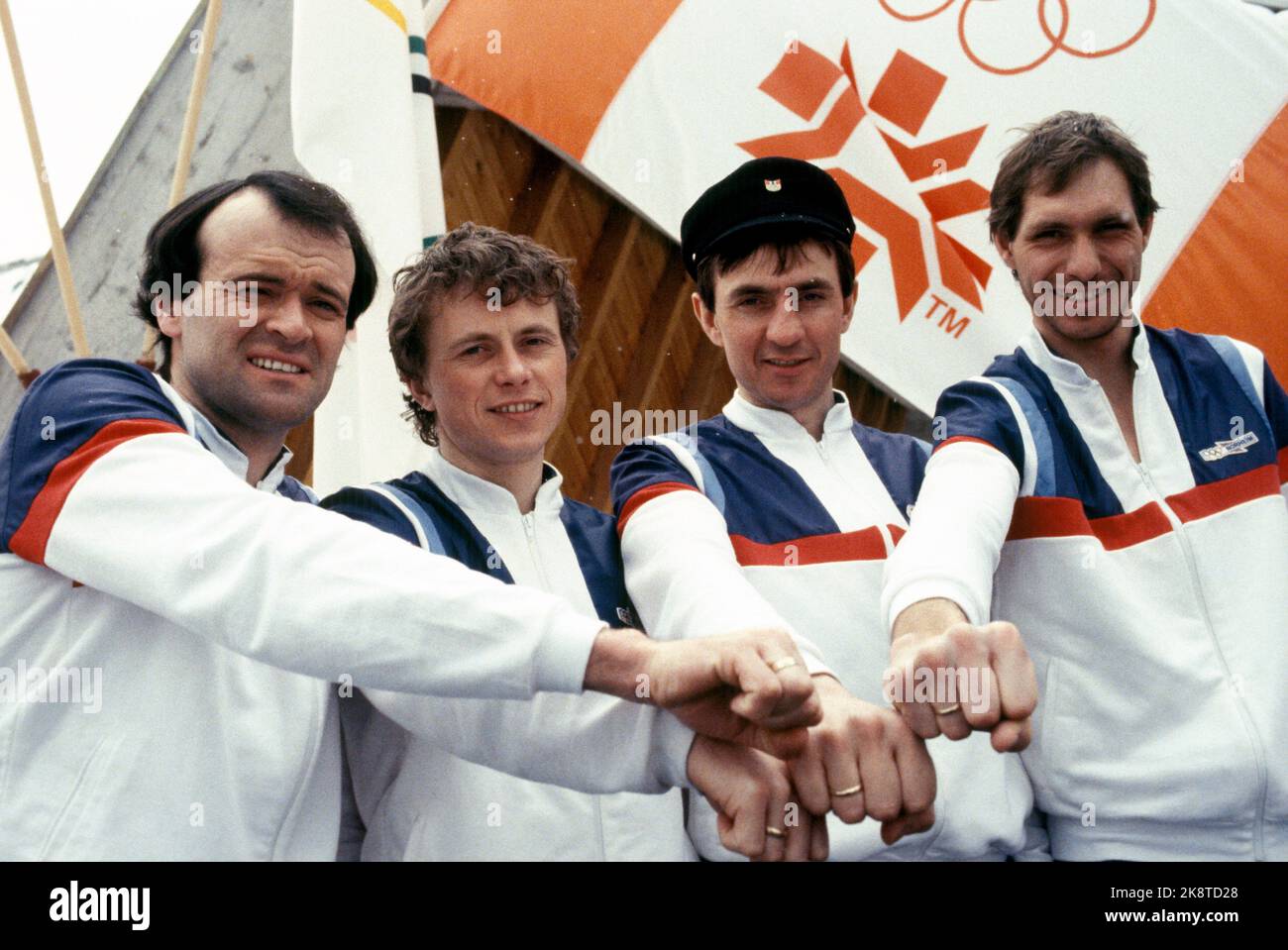 Sarajevo, Yougoslavie 1984-02. Les Jeux Olympiques d'hiver 1984. La photo: L'équipe de relais norvégienne a photographié 15 février 1984, la veille du relais. Depuis : Ove Aunli, Tor Håkon Holte, Jan Lindvall et Lars Erik Eriksen. Montre leurs anneaux de mariage. Cependant, la Norvège a terminé en 4th place, le lieu le plus faible que l'équipe de relais norvégien avait reçu dans les Jeux Olympiques en 20 ans. Photo: Erik Thorberg / NTB Banque D'Images