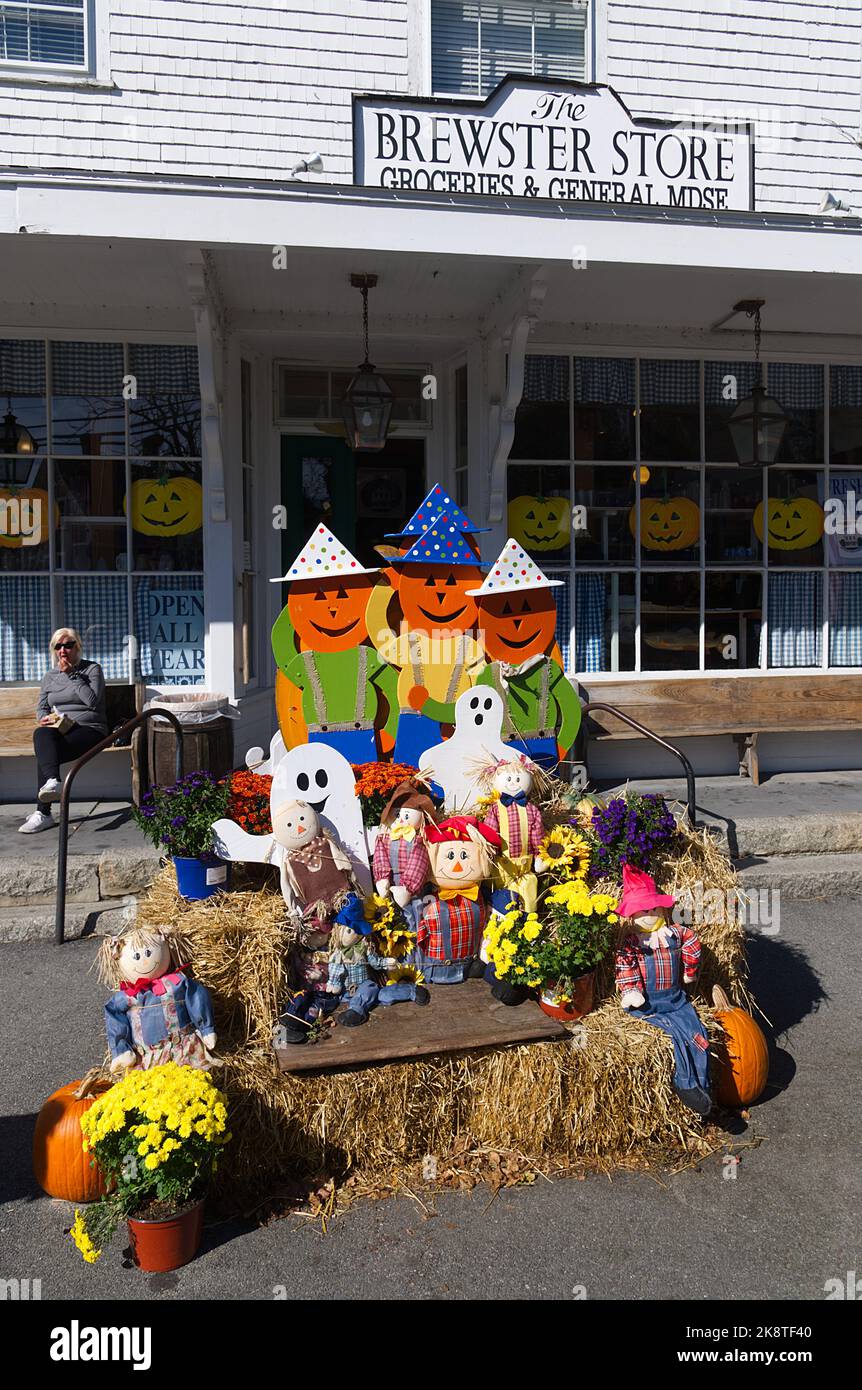 Brewster Country Store - décoré pour Halloween sur Cape Cod, États-Unis Banque D'Images