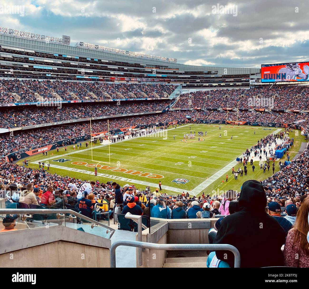 Un groupe de spectateurs au Soldier Field Banque D'Images