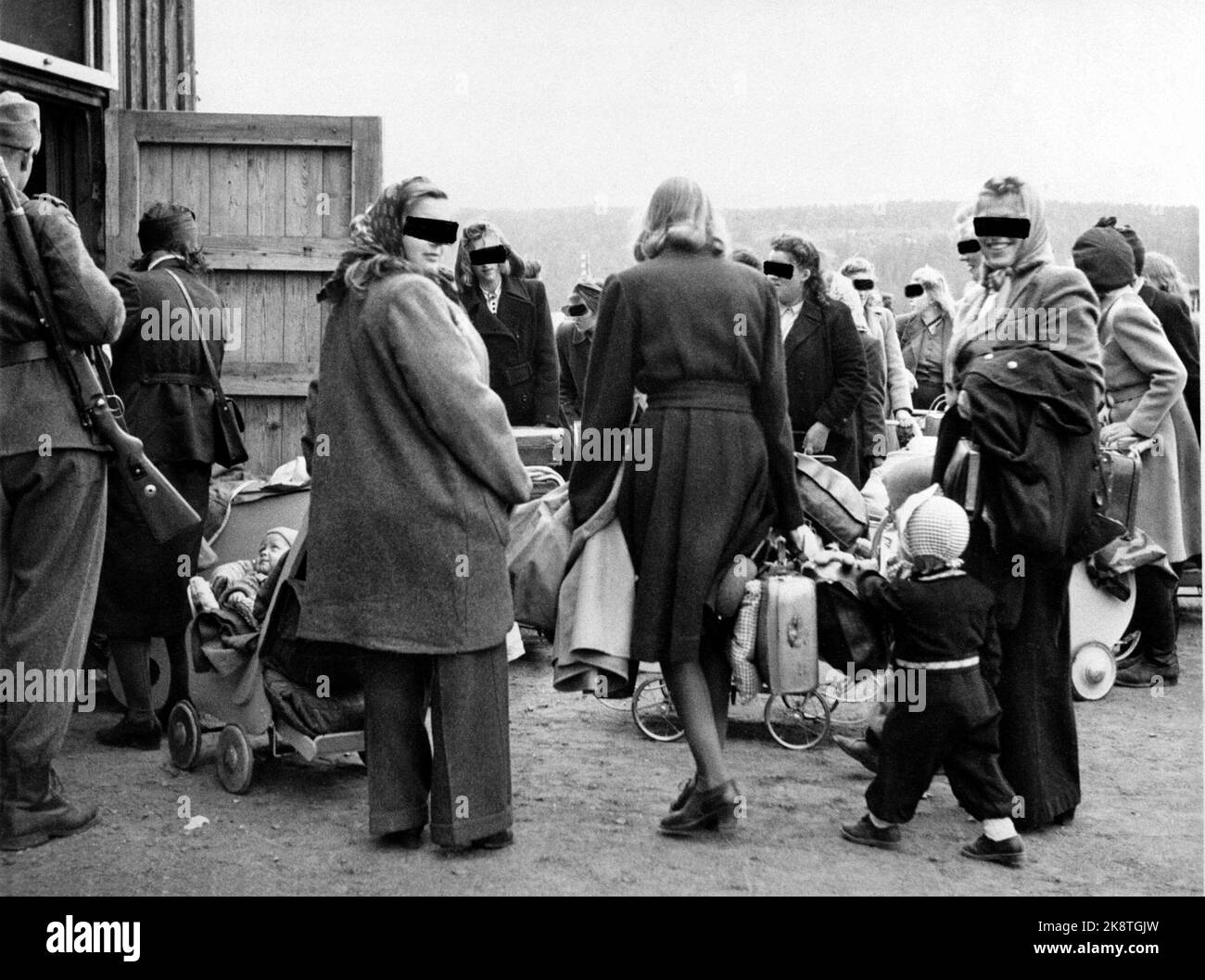 1946. Les filles norvégiennes et allemandes se rendent en Allemagne avec leurs enfants. Les femmes qui avaient été une petite amie avec / ont eu des enfants avec des soldats allemands pendant la guerre ont été appelées allemand et Landswind. Photo: NTB Banque D'Images