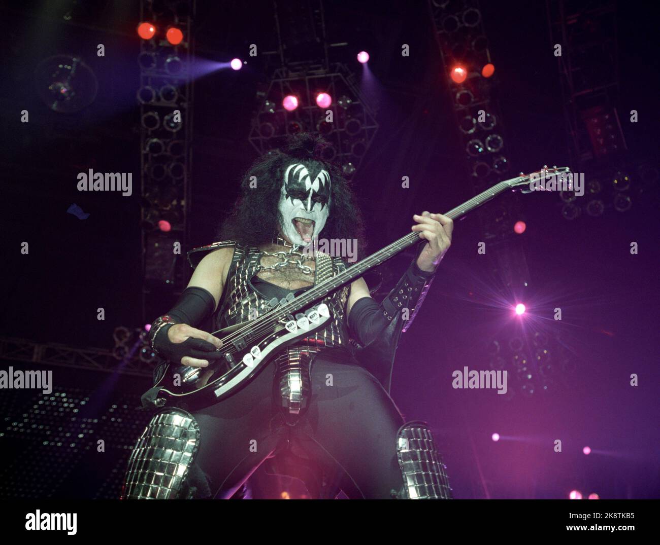 Oslo 19970619. Figure de front Gene Simmons dans le groupe de hard rock Kiss sur scène pendant le concert à Oslo Spectrum. Photo Jon EEG / NTB / NTB Banque D'Images