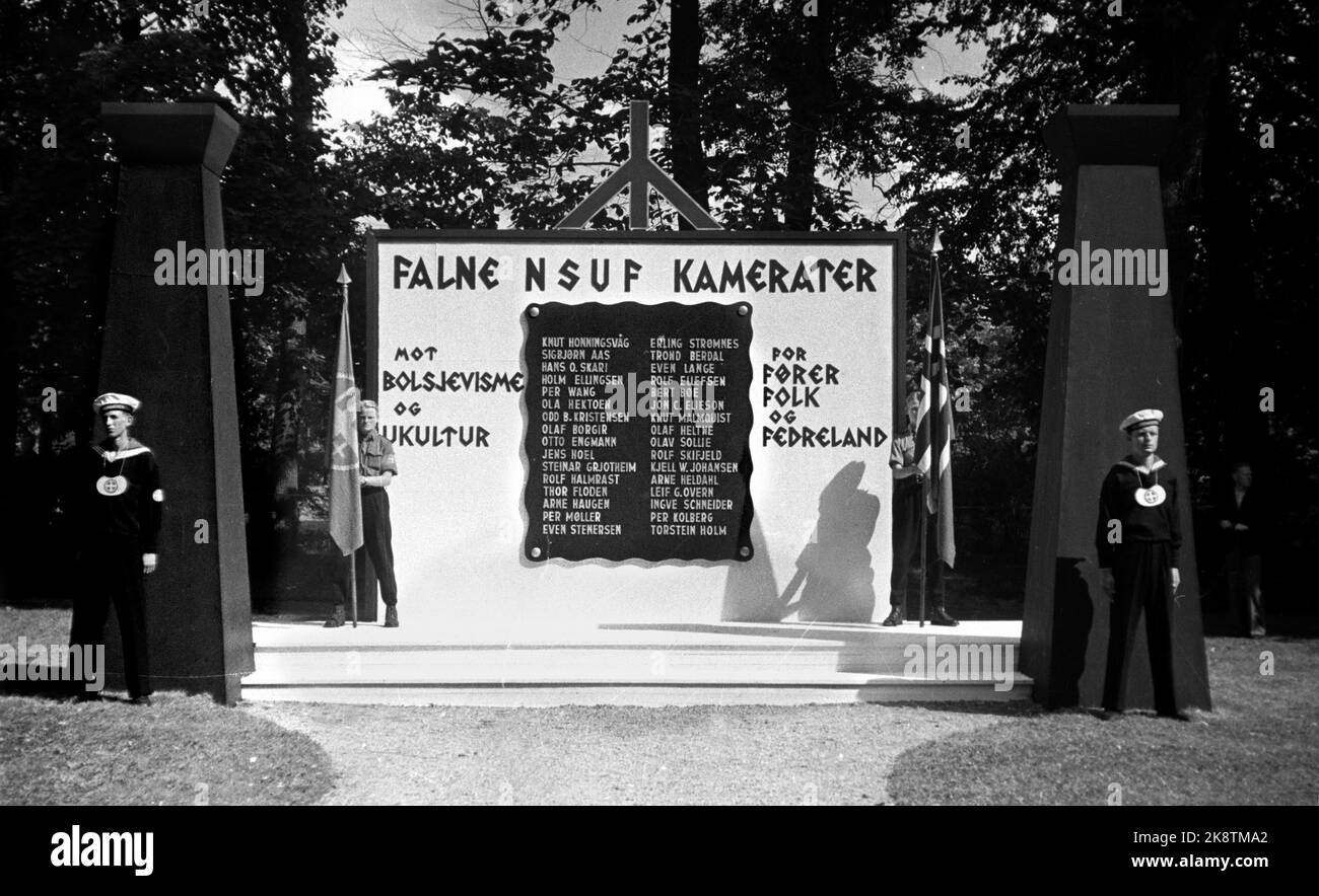 Oslo août 1942. Jeux d'été de N.S.N.F. 1942 (également reg. Sur les jouets d'été des jeunes 1942). Ici monument sur les camarades NSUF tombés. Contre le bolchevisme et l'Unculture, pour le conducteur, les gens et la patrie. Photo: Aage Kihle / NTB Banque D'Images