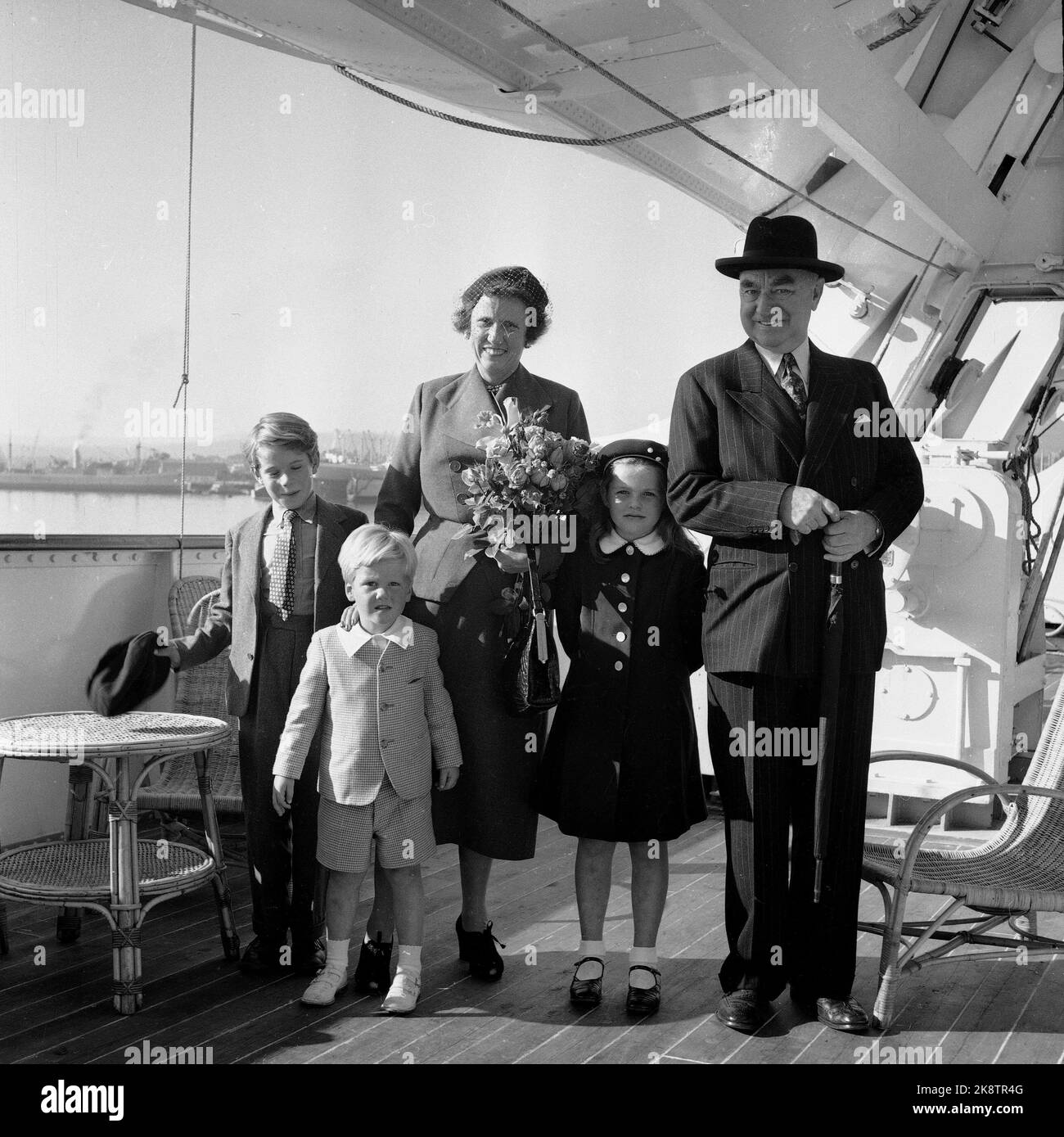 Oslo 19530916: L'ambassadeur DES ÉTATS-UNIS en Norvège Charles Bay, et la famille quitte la Norvège. Photo: Jan Stage / NTB Banque D'Images