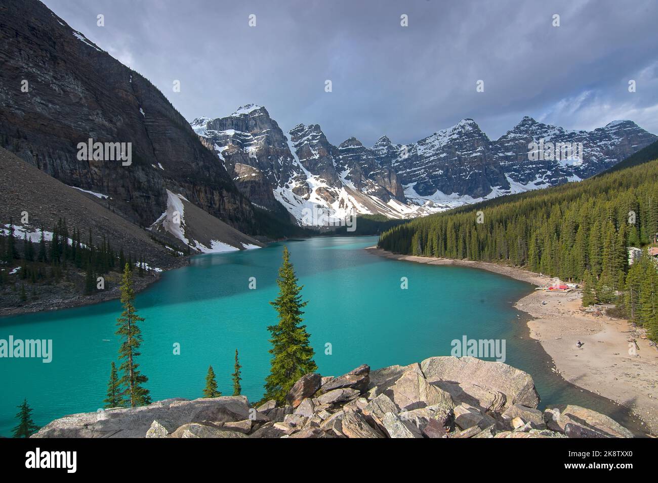 Lac Moraine dans les rocheuses canadiennes Banque D'Images