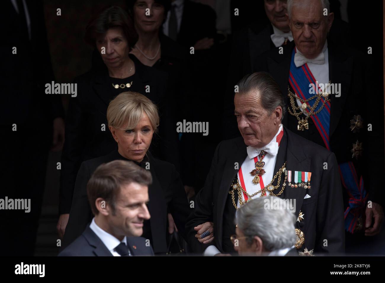Vatican, Vatican, le 24 octobre 2022. Le président français Emmanuel Macron et sa femme Brigitte quittent le Vatican après une rencontre avec le pape François. Crédit: Maria Grazia Picciarella/Alay Live News Banque D'Images