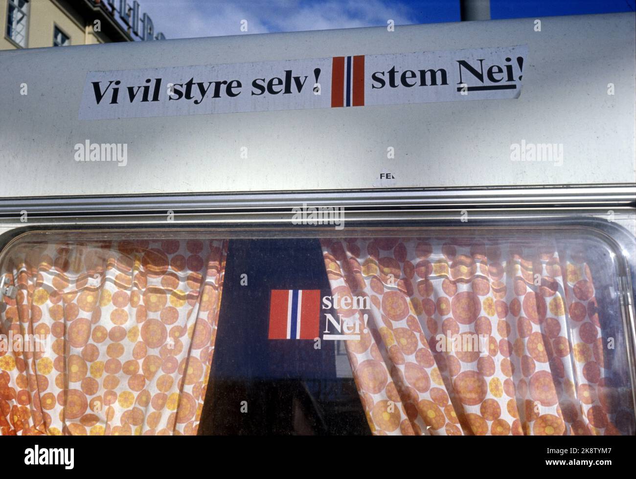 Oslo 197209: Le référendum sur l'adhésion à la Communauté européenne ce: Référendum sur la ce. Voici des affiches de la campagne électorale avant le vote. Une voiture de camping avec les slogans "nous voulons nous contrôler" et "voter non". CEE / EF / EU PHOTO: NTB / NTB Banque D'Images