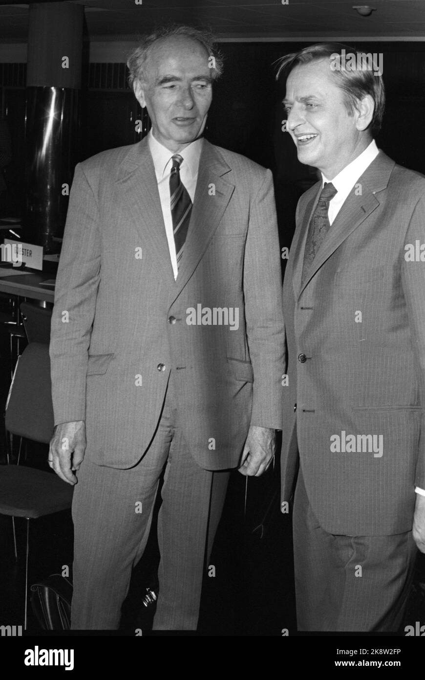 2 juin 1973 d'Oslo. Le Parti travailliste tient une réunion nationale. Ici Trygve Brateli avec le politicien suédois Olof Palme. Photo: Aage Storløkken / actuel / NTB Banque D'Images