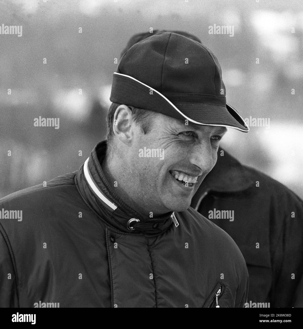 Bærum 19710328. Le prince héritier Harald est présent lors du saut à Skuibakken. Portrait, rires. Photo de la NTB Erik Thorberg / NTB Banque D'Images