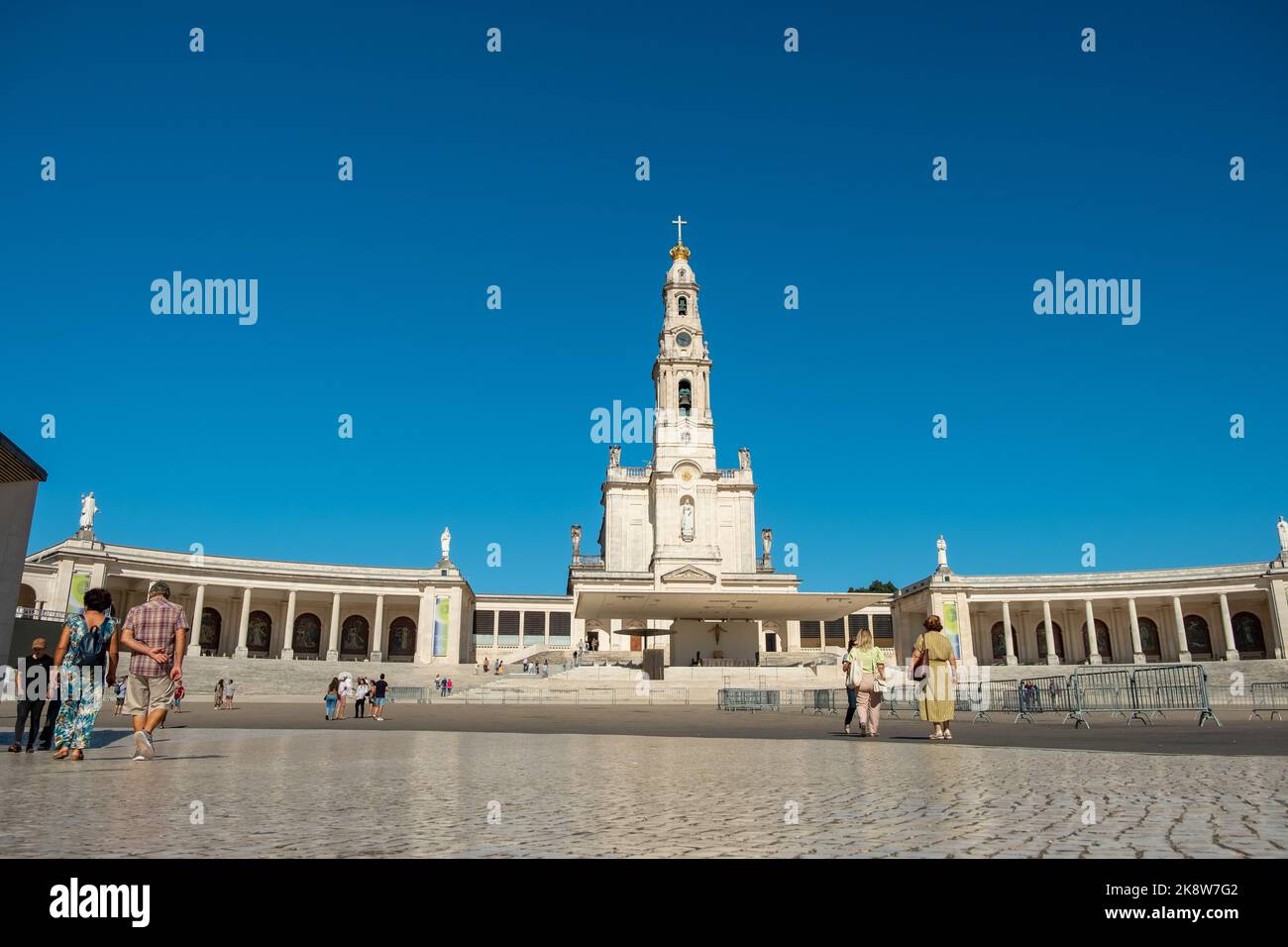 Le Sanctuaire de Fatima, Portugal, et la Basilique de notre-Dame du Rosaire en arrière-plan. Banque D'Images