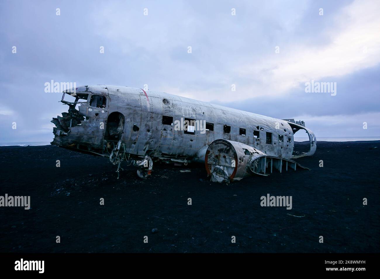 Abandonné DC-3 Ereck d'avion sur une plage noire à Sólheimasandur, Islande Banque D'Images