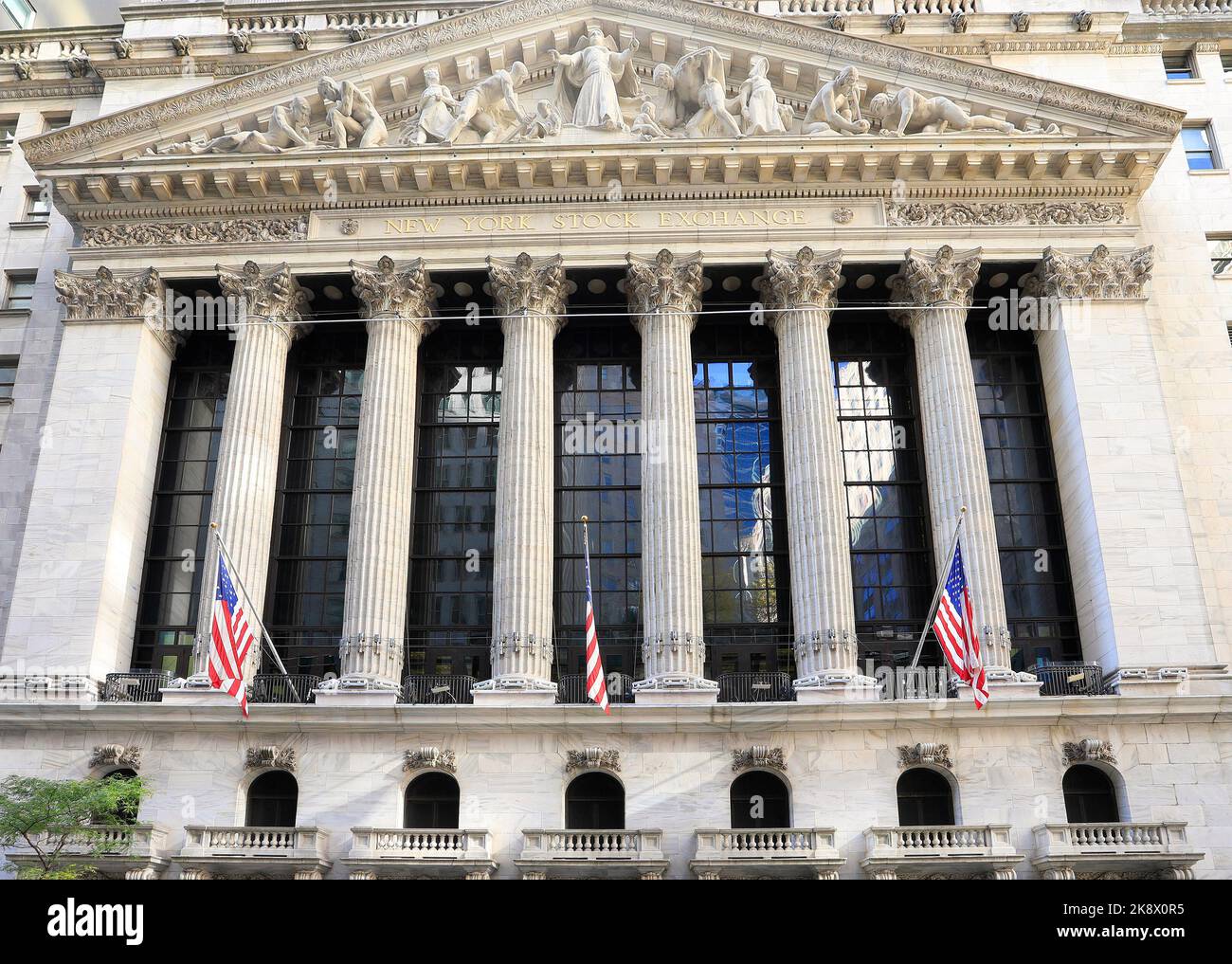 Bourse de New York à Wall Street, Lower Manhattan. C'est la plus grande bourse au monde par capitalisation boursière. Banque D'Images